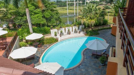 Bể bơi view quang cảnh Mai Châu