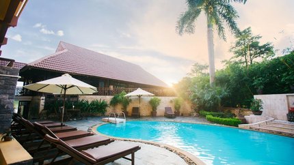 Không gian bể bơi ngoài trời