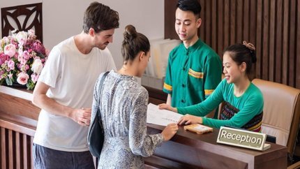 Lễ tân khách sạn