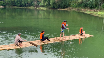 Hoạt động chèo thuyền