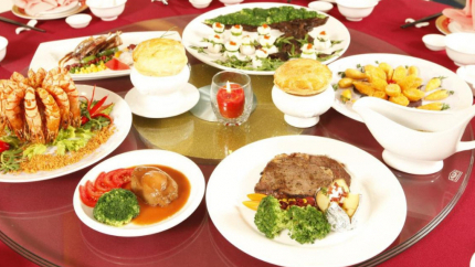 Bàn tiệc tại Majestic Hotel Mong Cai