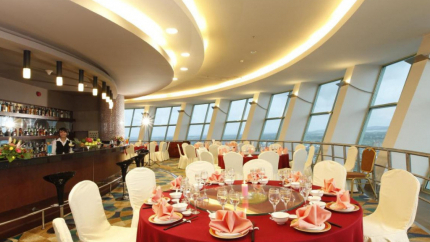 Nhà Hàng Quay Bình Minh Tại Khách Sạn Majestic Mong Cai 5 Sao
