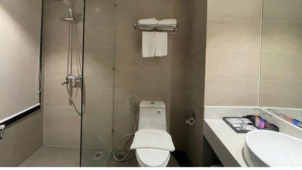 Phòng tắm thiết kế kính trong độc đáo