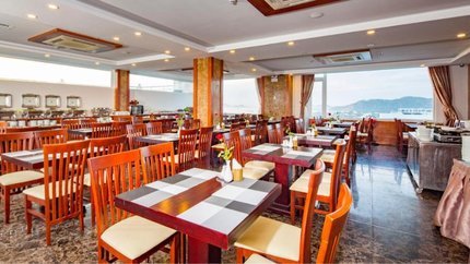 Không gian nhà hàng