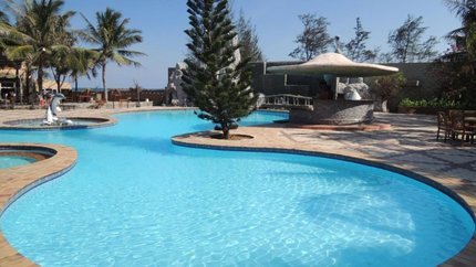 Bể bơi ngoài trời