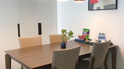 Bàn ăn trong phòng