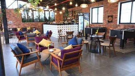 Sky bar trên tầng thượng của khách sạn