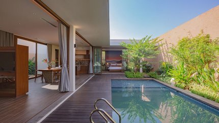 Bể bơi khoáng nóng riêng tư tại biệt thự