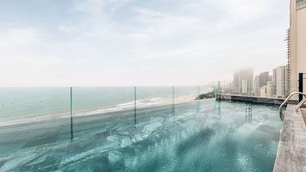 Bể bơi vô cực trên tầng thượng