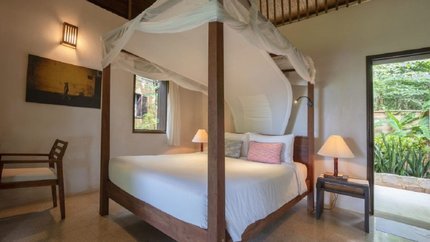 Superior Gardenview Rammed Earth Bungalow