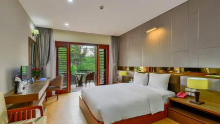 Deluxe King Garden View