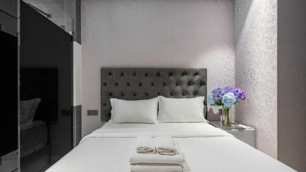 Phòng Executive Double with Balcony Mari Hotel
