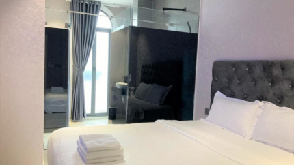 Phòng Executive Double with Balcony Mari Hotel 3* Sài Gòn