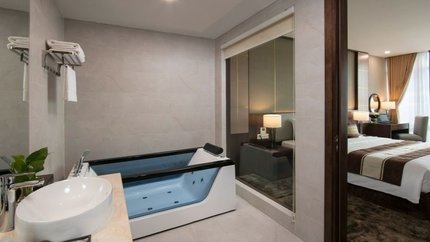 Bồn tắm giúp khách thư giãn ngay tại phòng