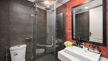 Khách sạn có phòng tắm đứng