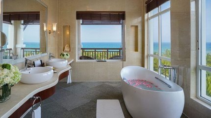 Bồn tắm view huonsg biển