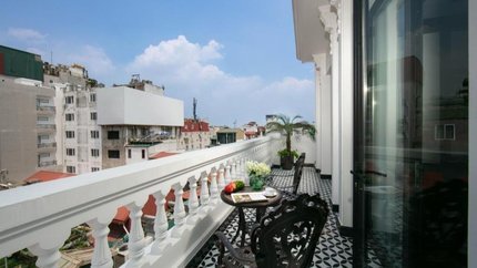 Ban công phòng hướng phố