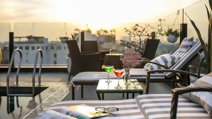 Đồ uống tự chọn tại quầy Bar