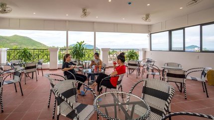 Không gian cafe tại Maya 1 Hotel Côn Đảo