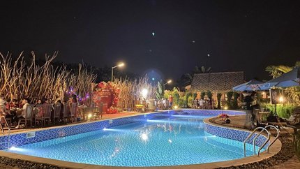 Bể bơi ngoài trời