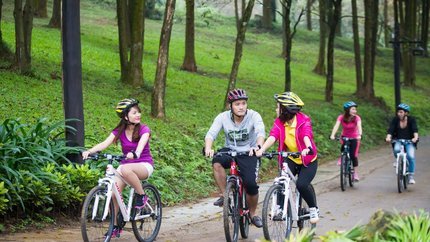 Hoạt động đạp xe quanh khu nghỉ