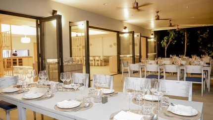 Nhà hàng Breeza Breach Club tại Melia Resort