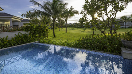 Bể bơi riêng tư tại mỗi villa