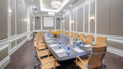 Được trang bị đầy đủ thiết bị âm thanh, ánh sáng