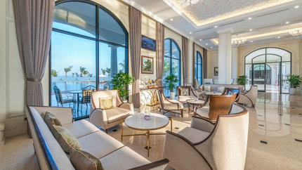 Sảnh chờ check in tại Melia Vinpearl Cửa Sót