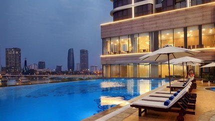 Hồ bơi ngoài trời