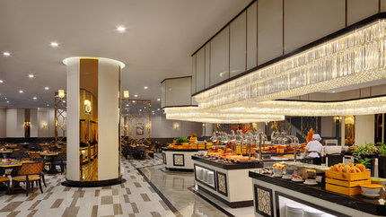 Quầy buffet Á Âu với thực đơn đa dạng