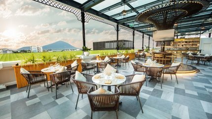 Bistro & Bar ngoài trời view núi Bà Đen