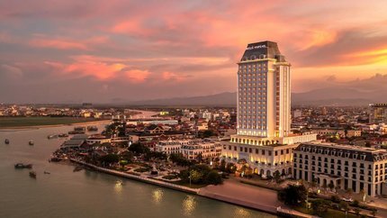Chiều hoàng hôn bên sông Nhật Lệ tại Melia Hotel