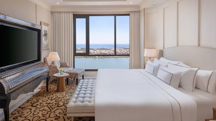 Phòng ngủ sang trọng view sông Nhật Lệ