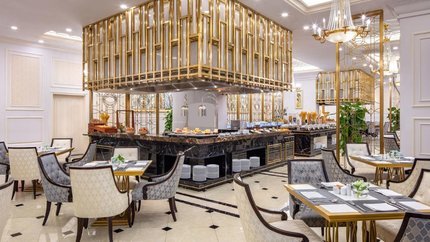 Quầy buffet với menu đa dạng