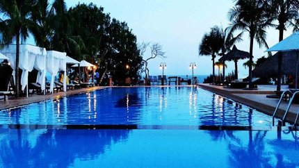 Hồ bơi ngoài trời