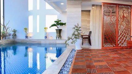 Hồ bơi tại khách sạn