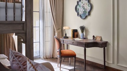 Khu vực bàn làm việc