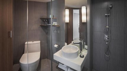 Phòng vệ sinh khép kín với đầy đủ tiện nghi