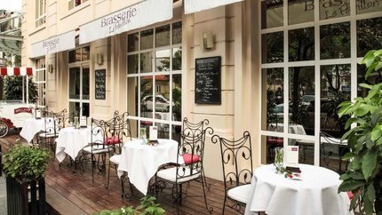 Quán cafe ngoài trời sang chảnh