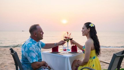 Thưởng thức bữa ăn trên bãi biển