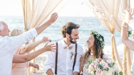 Hỗ trợ tổ chức tiệc cưới