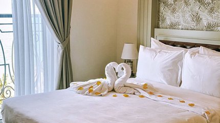 Căn phòng với tông trắng sáng