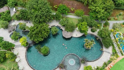 Thiết kế cực kì độc đáo của bể bơi