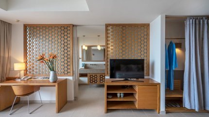 Phòng được chia thành nhiều gian rộng rãi