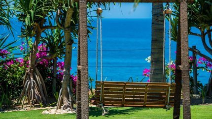 Xích đu nhìn ra biển cực chill