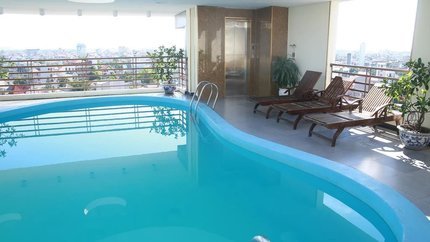 Hồ bơi tại khách sạn