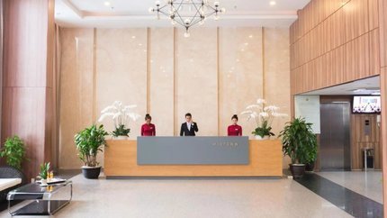 Khu vực lễ tân khách sạn Midtown Huế