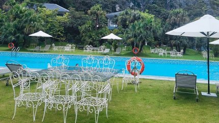 Resort có khu vực dùng bữa ngoài trời