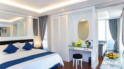Phòng Deluxe Double with City view Tại Minerva Church Hà Nội Hotel